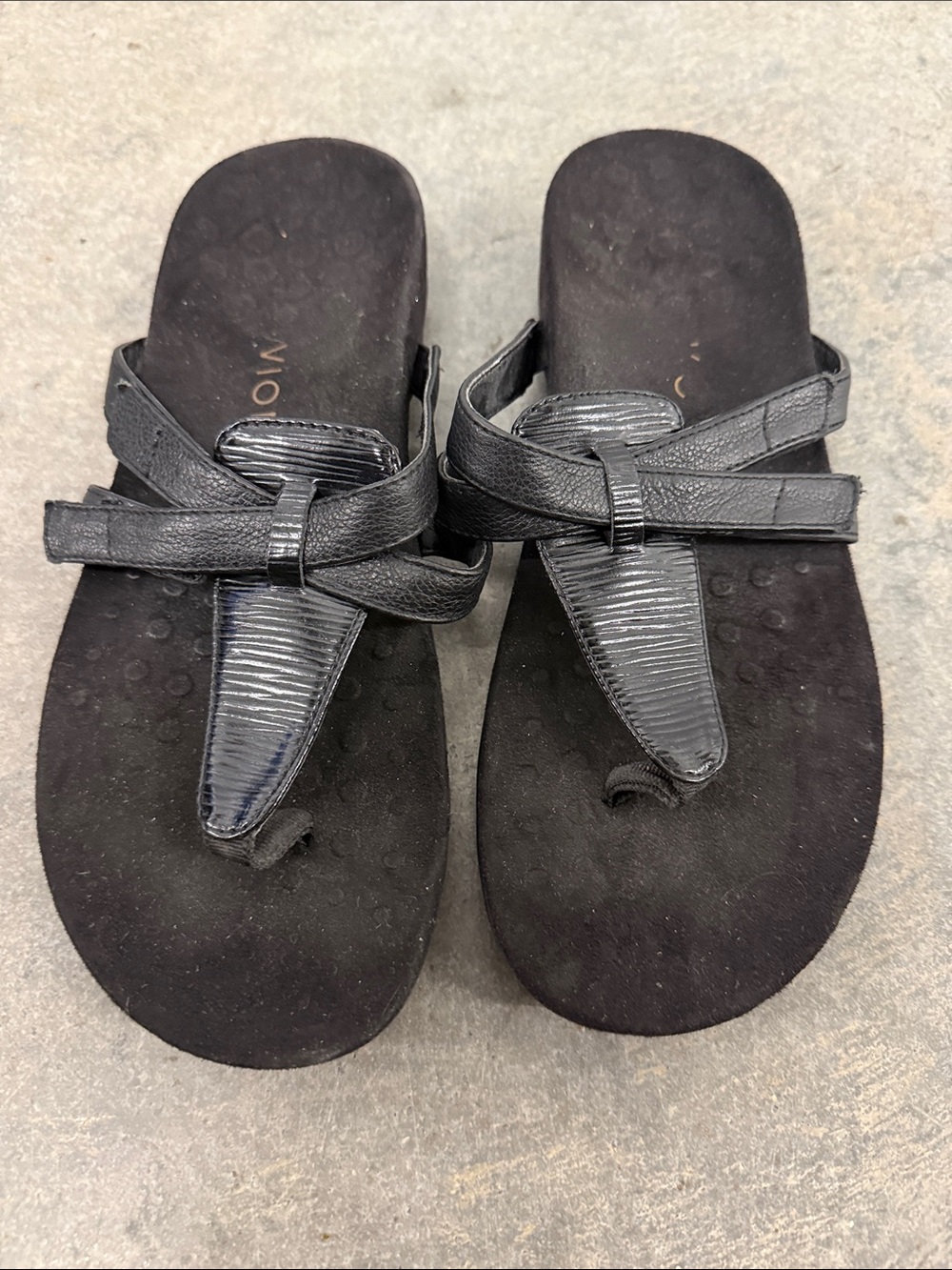 Vionic Black Leather Toe-Post Slide Sandals